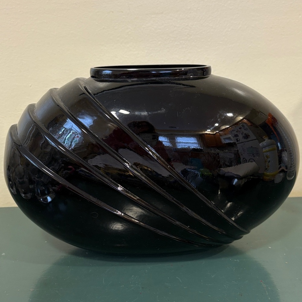 Vintage 1980s Art Deco Pleated Hand Blown Glass Oval Vase